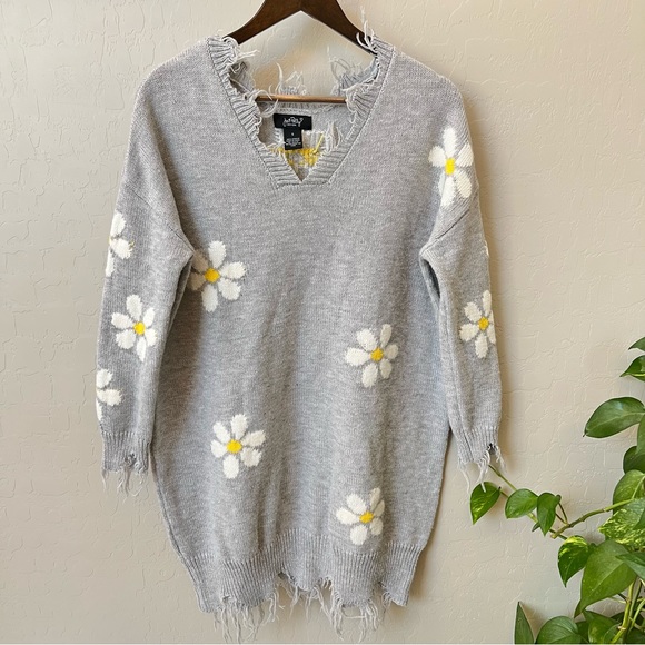 Princess Polly Sweaters - Just Polly frayed oversized Daisies sweater, grey, size S